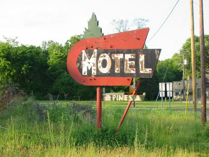 Pines Motel - 2002 PHOTO